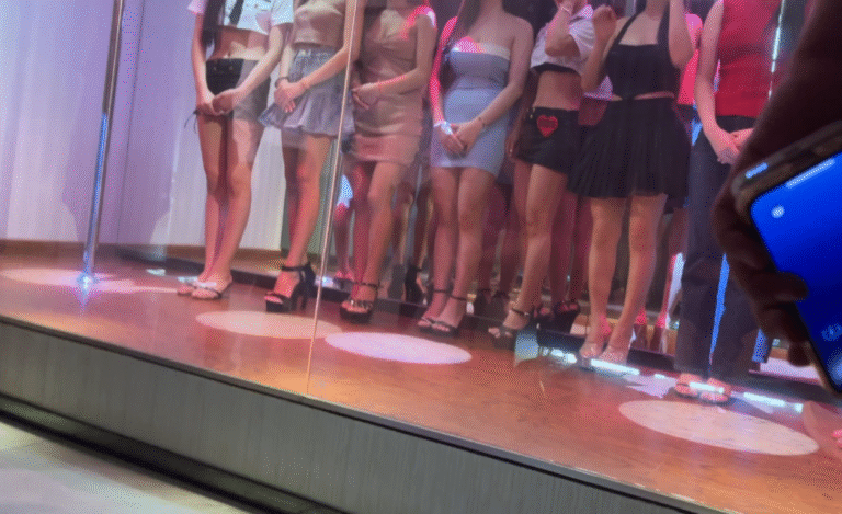 老挝女孩老挝夜生活